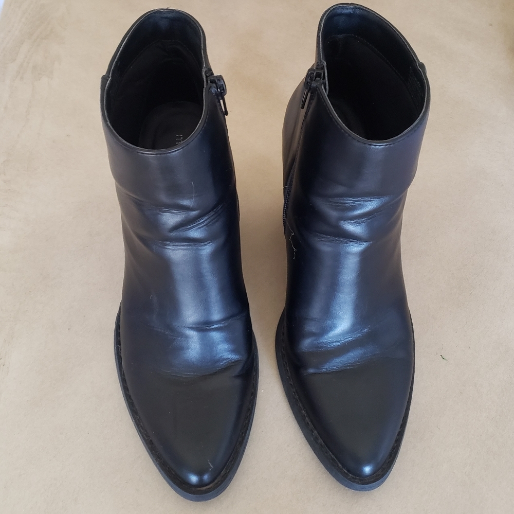 Madden girl Women's Ankle boots with Zipper Black Color Size 9M